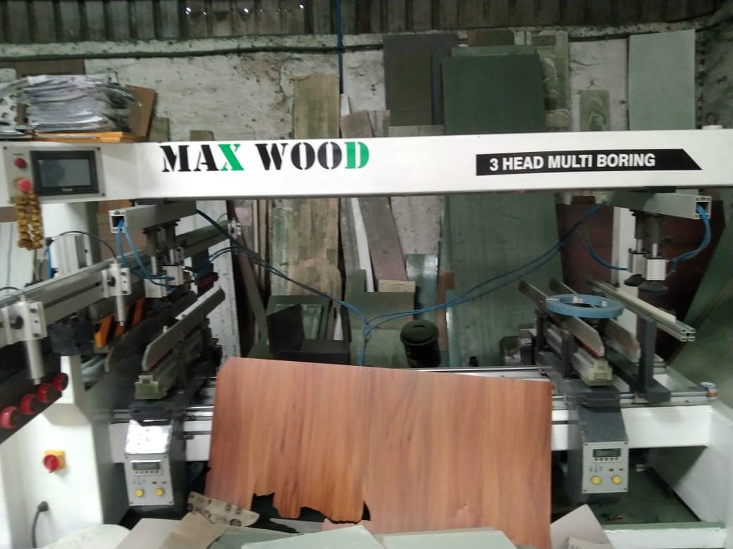 Three head multi boring machine for furniture panels