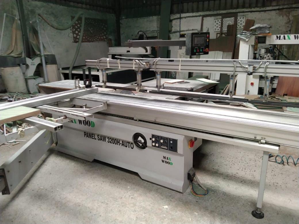 Panel saw machine used for modular furniture cutting